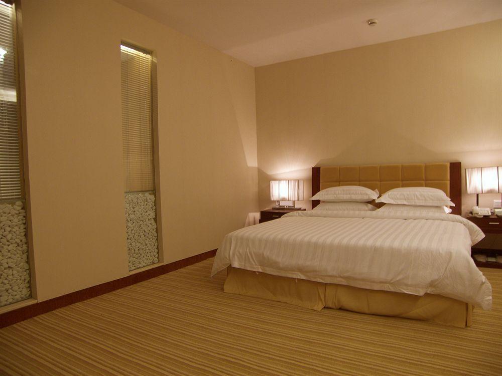Long Zhou Grand Hotel Guangzhou Dış mekan fotoğraf
