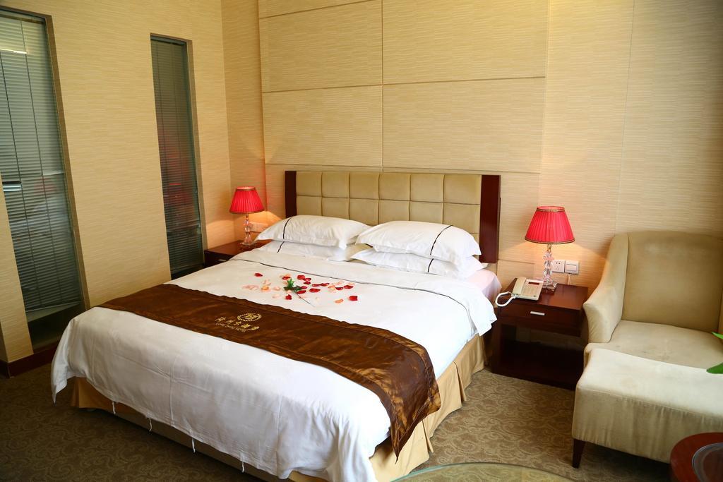 Long Zhou Grand Hotel Guangzhou Oda fotoğraf