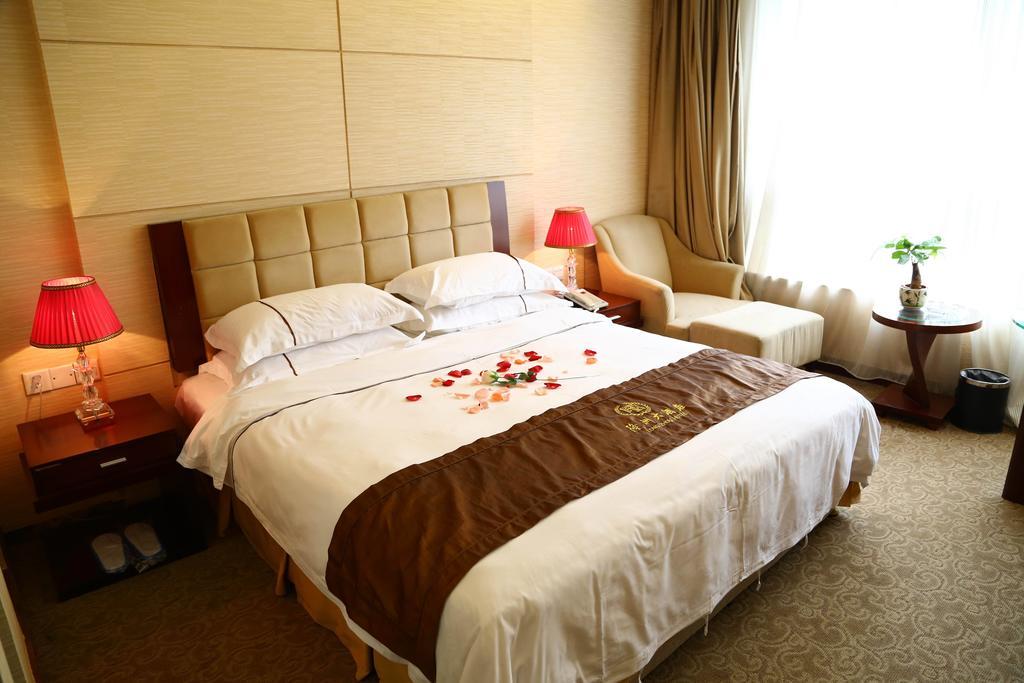 Long Zhou Grand Hotel Guangzhou Oda fotoğraf