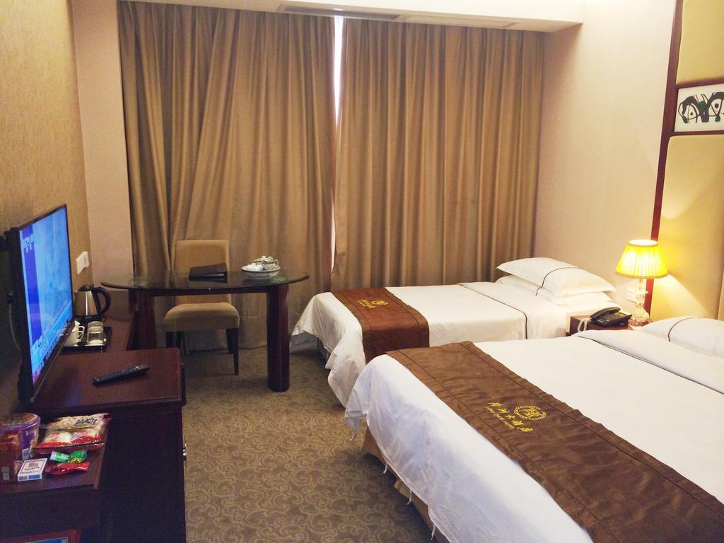 Long Zhou Grand Hotel Guangzhou Oda fotoğraf