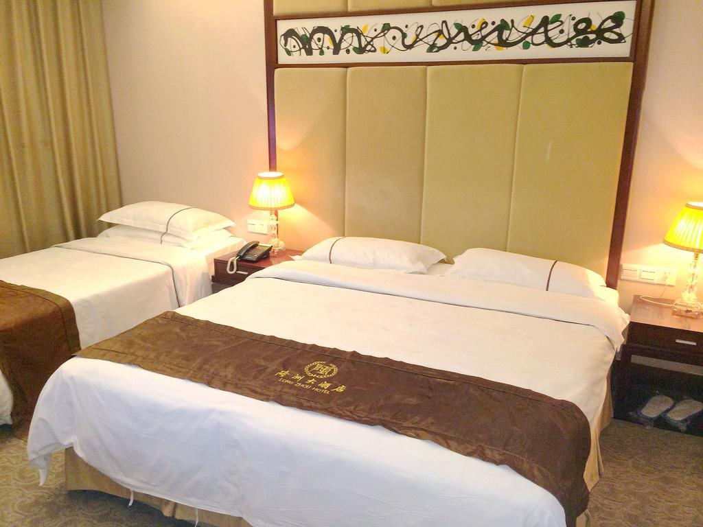 Long Zhou Grand Hotel Guangzhou Oda fotoğraf