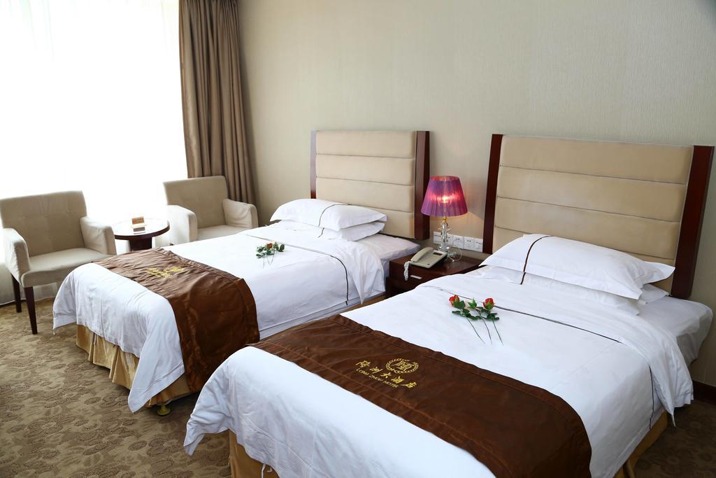 Long Zhou Grand Hotel Guangzhou Oda fotoğraf