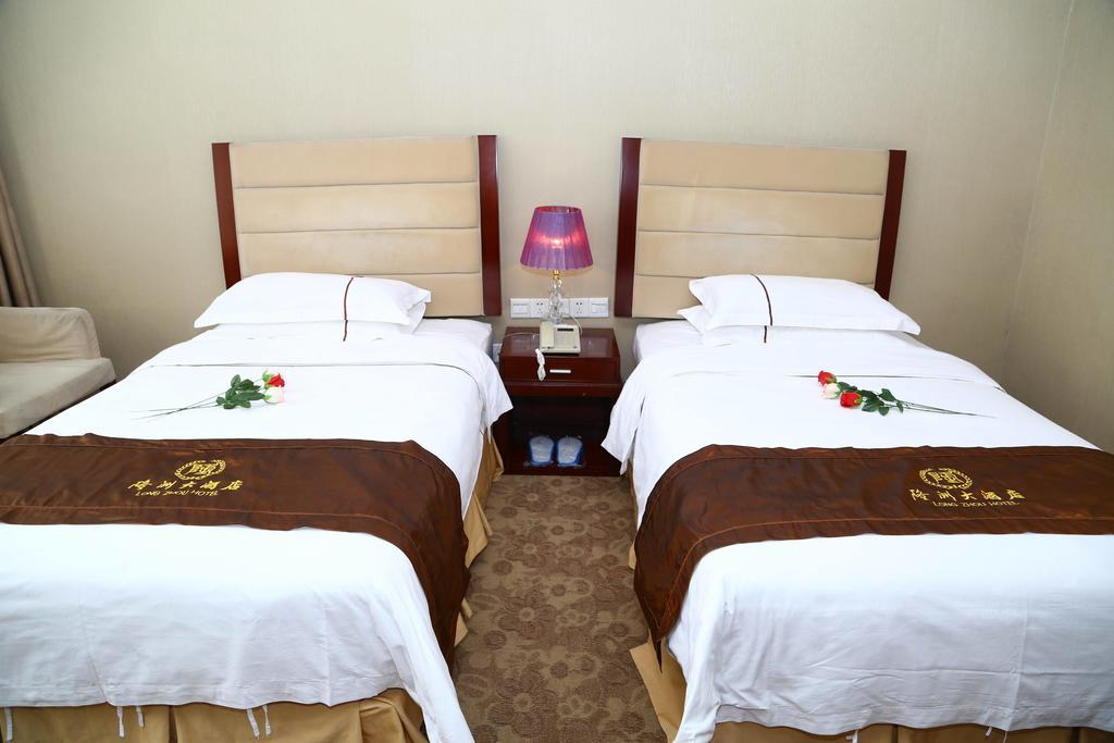 Long Zhou Grand Hotel Guangzhou Oda fotoğraf