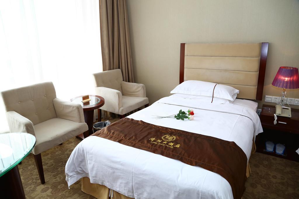 Long Zhou Grand Hotel Guangzhou Oda fotoğraf