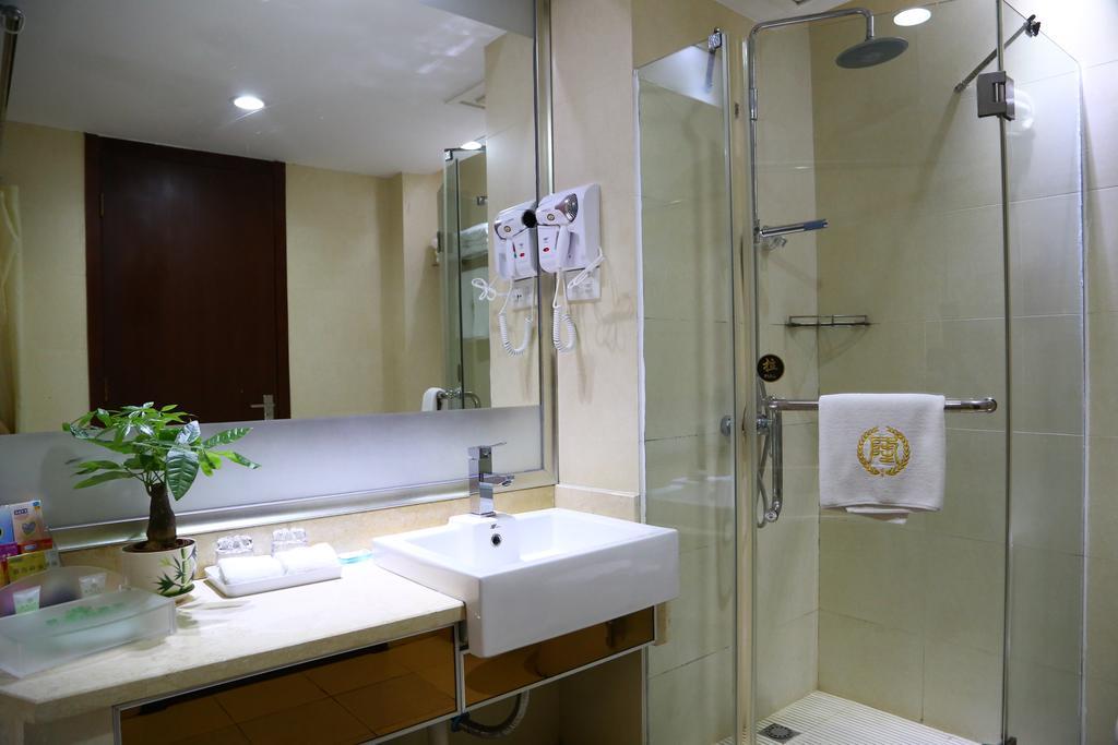 Long Zhou Grand Hotel Guangzhou Oda fotoğraf