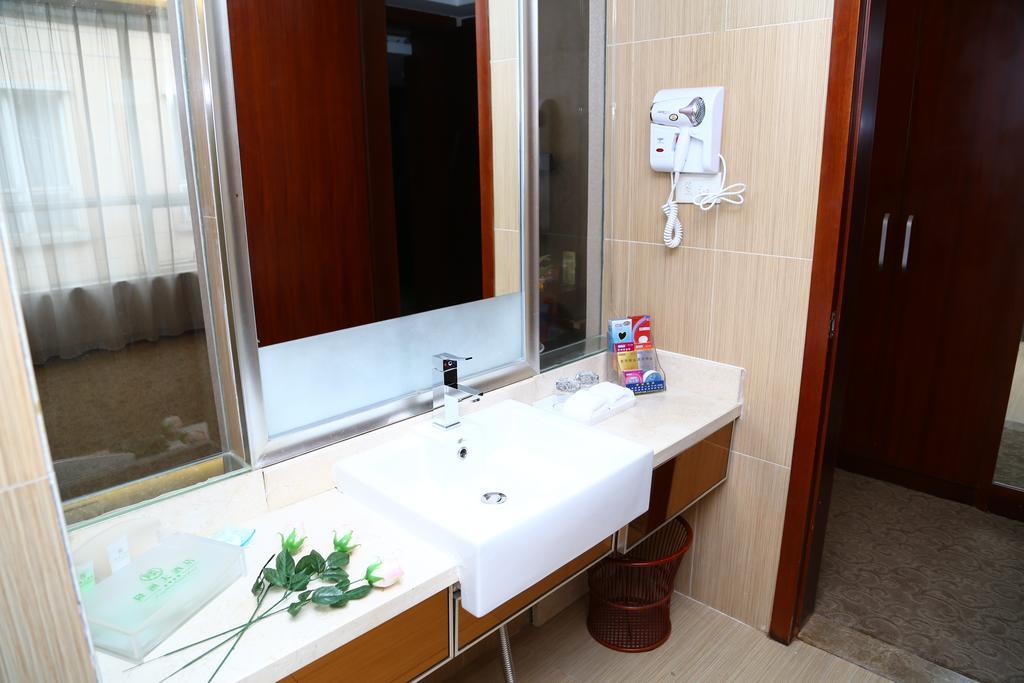 Long Zhou Grand Hotel Guangzhou Oda fotoğraf