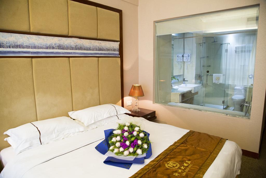 Long Zhou Grand Hotel Guangzhou Oda fotoğraf