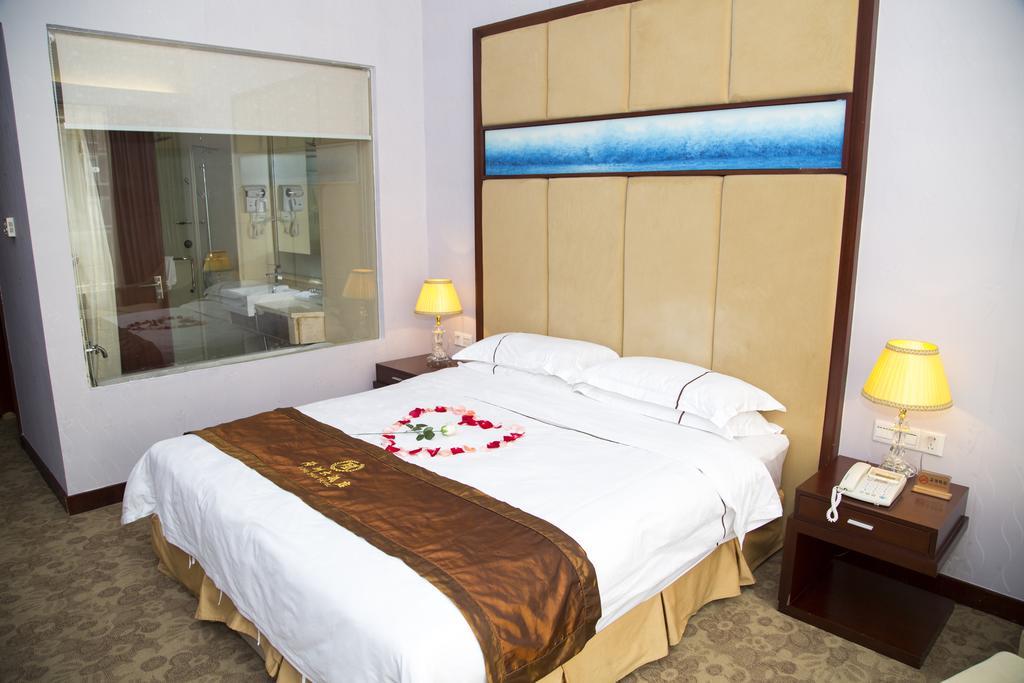 Long Zhou Grand Hotel Guangzhou Oda fotoğraf