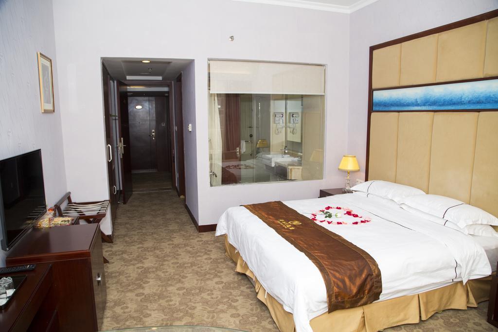 Long Zhou Grand Hotel Guangzhou Oda fotoğraf