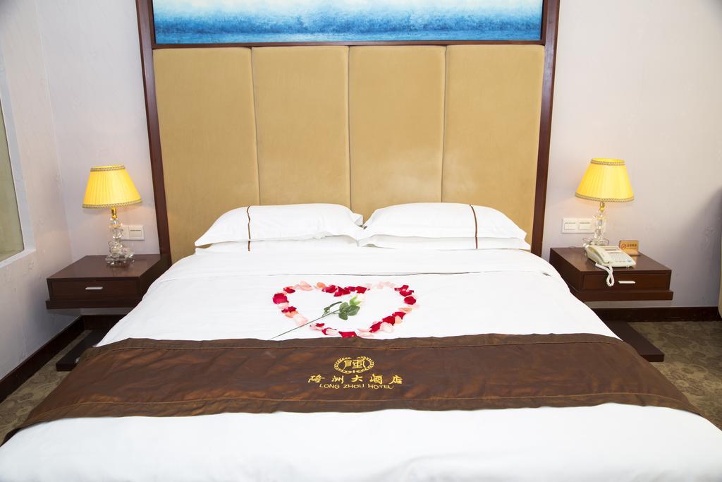 Long Zhou Grand Hotel Guangzhou Oda fotoğraf