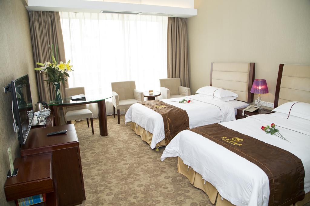 Long Zhou Grand Hotel Guangzhou Oda fotoğraf