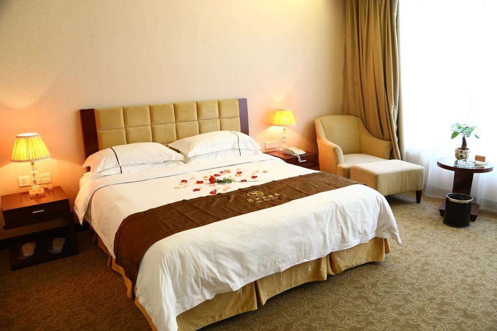 Long Zhou Grand Hotel Guangzhou Oda fotoğraf