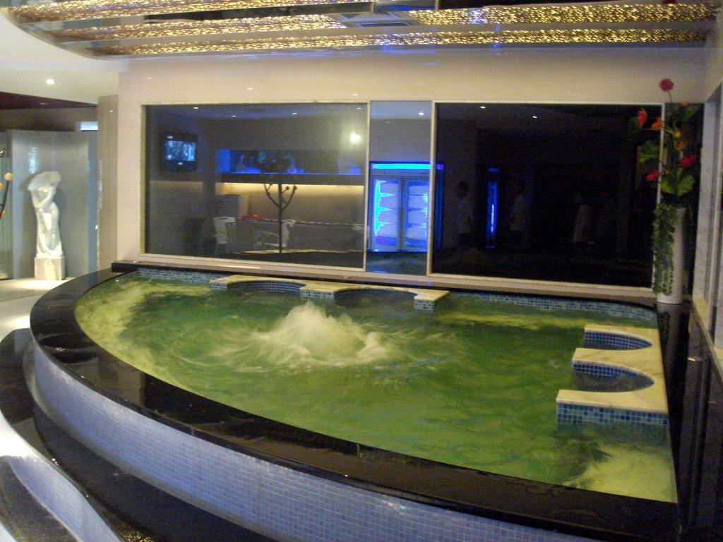 Long Zhou Grand Hotel Guangzhou Dış mekan fotoğraf